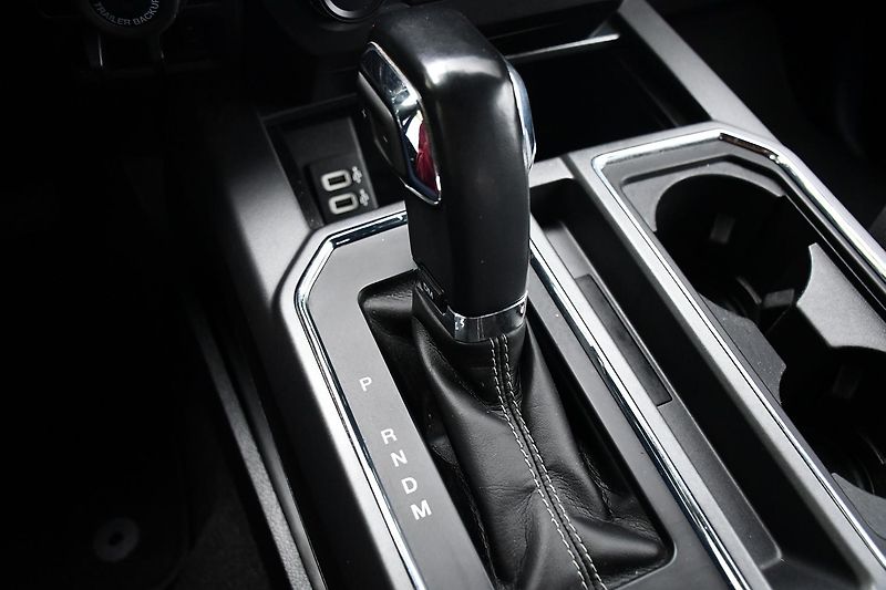 Ford F-150 2.7 L ECOBOOST XLT SPORT 4X4 - fotka 26 z 38