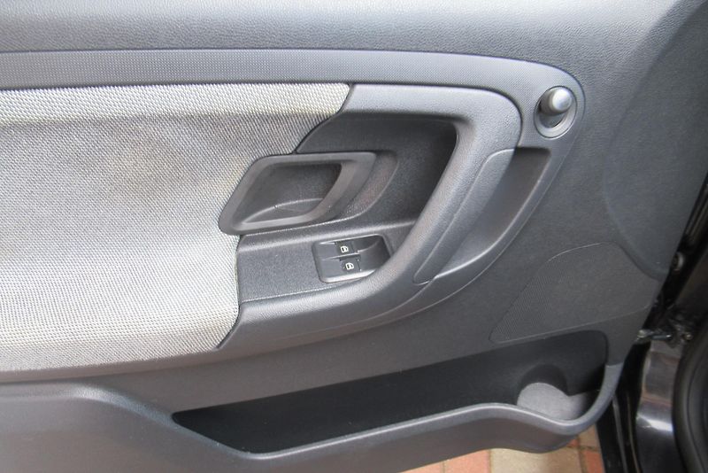 Škoda Fabia 1.2i KLIMA - fotka 16 z 32