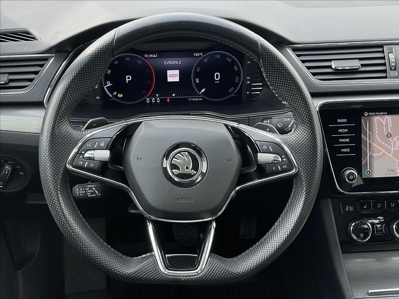 Škoda Superb 2,0 TDI DSG Combi Style Extra - fotka 8 z 24