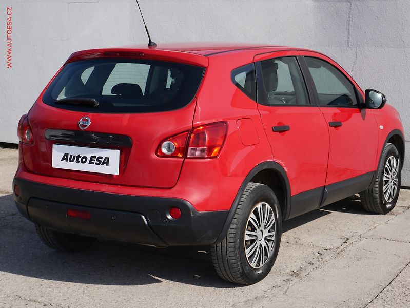 Nissan Qashqai (2009) 1.6i, ČR, AC, park.asist - fotka 6 z 15