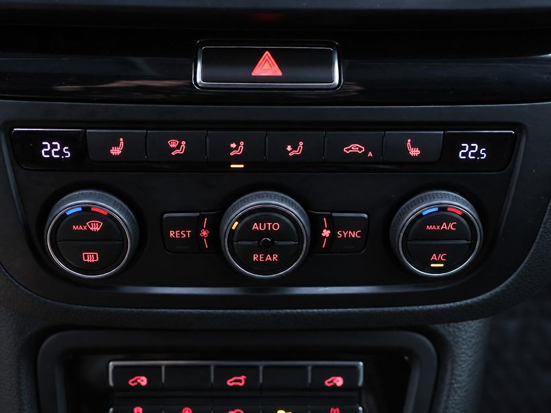 Volkswagen Sharan 2,0 TDI 130kW DSG 4Motion CZ - fotka 28 z 41