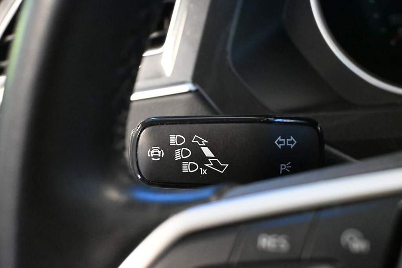 Volkswagen Tiguan (2023) 2.0 Matrix LED Tažné Kamera AC - fotka 15 z 38