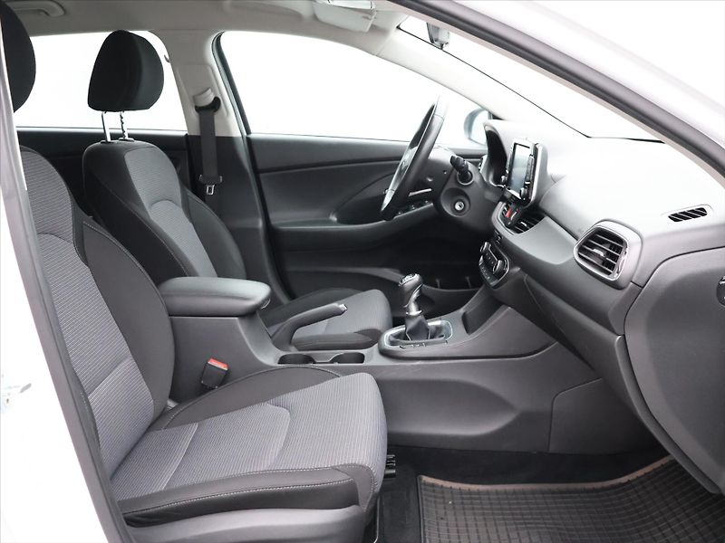 Hyundai i30 1,5 i Comfort Family CZ 2.Maj - fotka 11 z 31