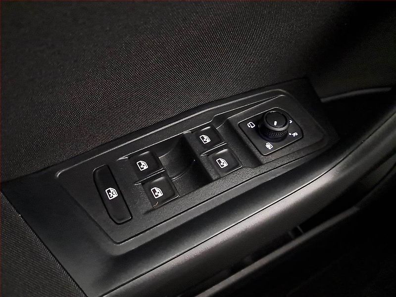 Volkswagen T-Roc (2025) 1.5 TSI - fotka 18 z 20