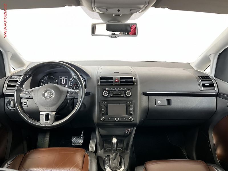 Volkswagen Touran (2011) 1.4 TSi, Highline, DSG, kůže - fotka 8 z 17