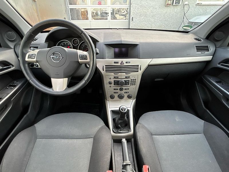 Opel Astra Kombi - fotka 5 z 26