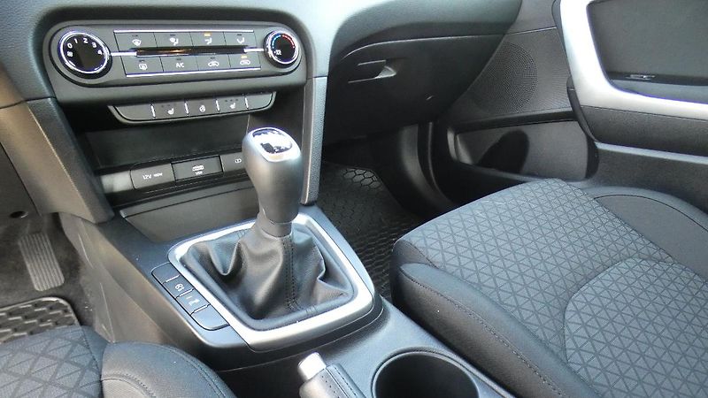 Kia Ceed 1.5 T-GDI 118kW SPIN - fotka 6 z 22