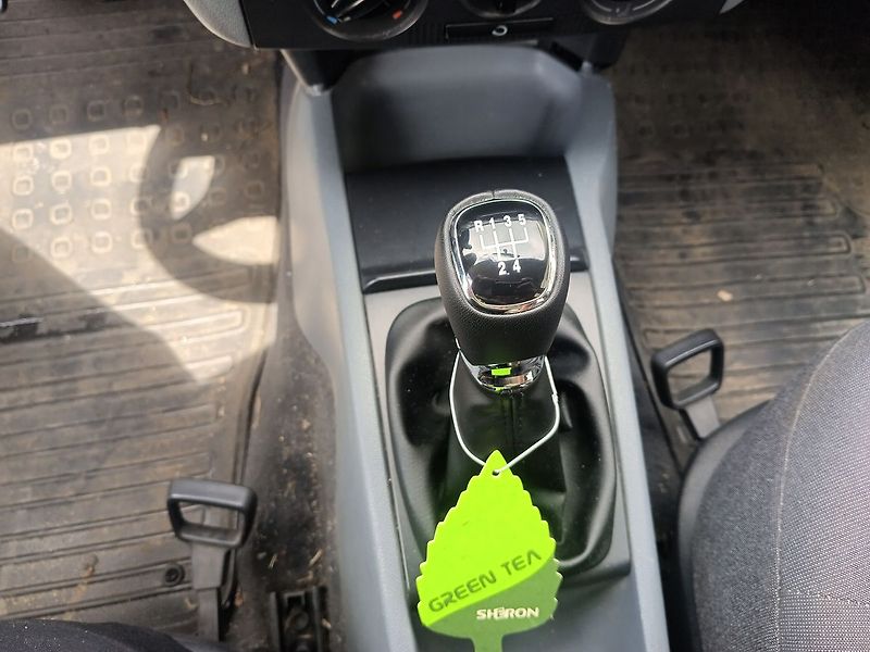 Škoda Fabia 1.4 MPI Combi - fotka 13 z 24