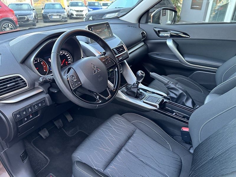 Mitsubishi Eclipse Cross (2019) 1.5 T-Mivec LED Blis Kamera - fotka 27 z 50