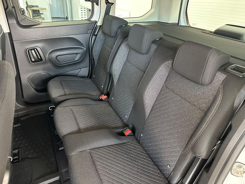 Peugeot Rifter (2025) ALLURE BlueHDi 100 S&S MAN6 N1 - fotka 8 z 19