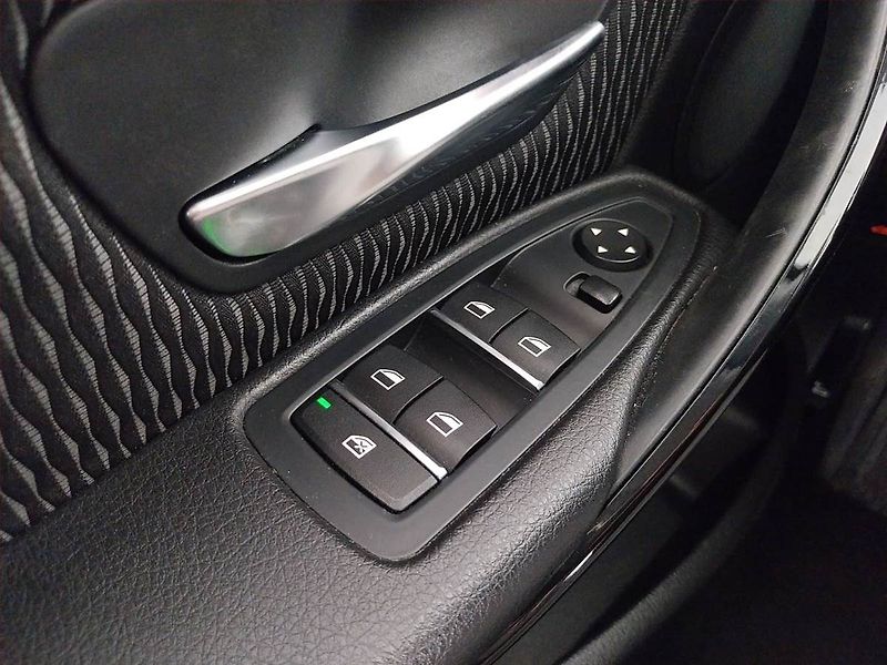BMW Řada 3 (2016) 330 d xDrive, 4X4, Automat - fotka 27 z 28