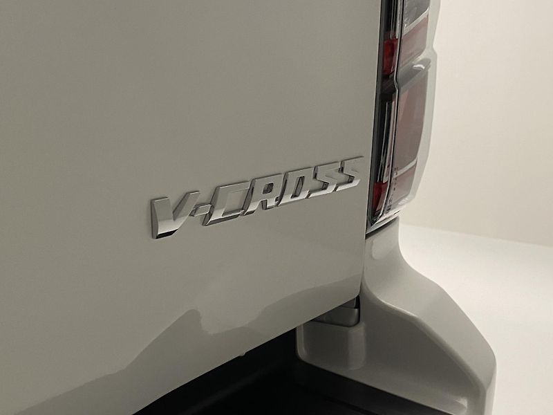 Isuzu D-Max (2025) Double Cab 1,9 V-Cross 4x4 AUT - fotka 15 z 34