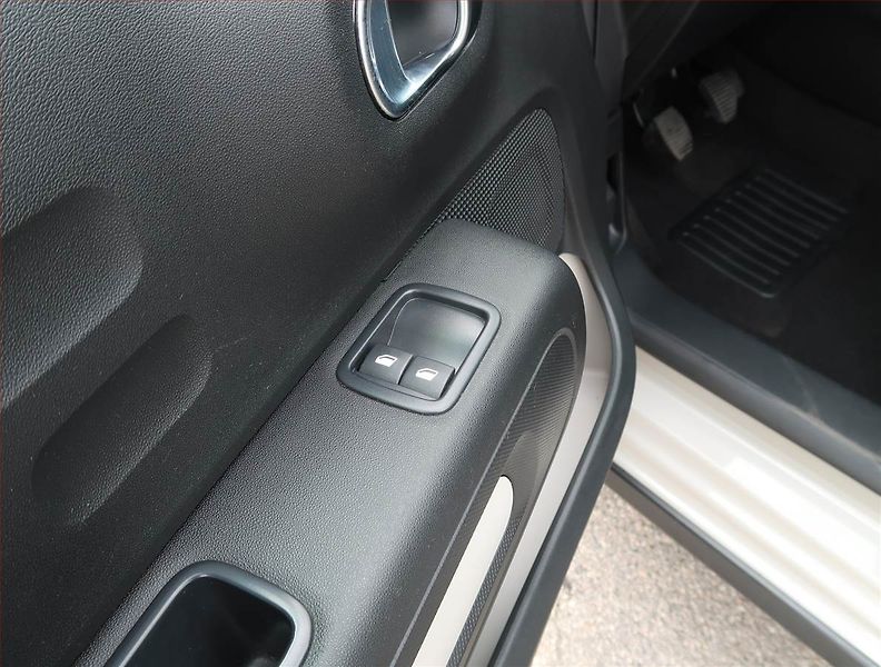 Citroën C3 (2022) Shine 1.2 PureTech, Serv.kniha - fotka 16 z 17