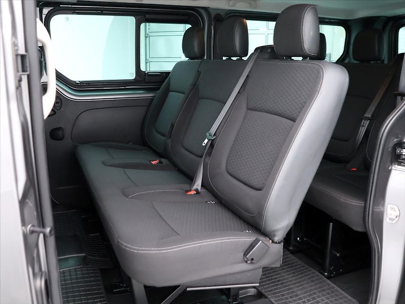 Opel Vivaro 1,6 DCTi BiTurbo 107kW DPH - fotka 14 z 35