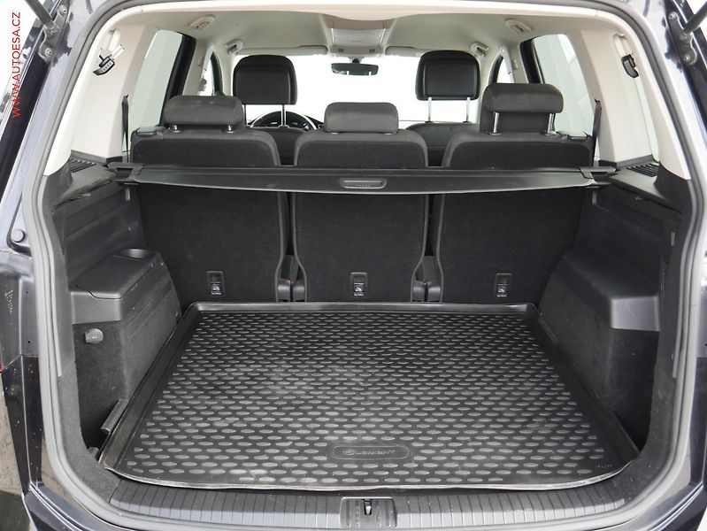 Volkswagen Touran (2016) 2.0 TDi, DSG, STK9/27 - fotka 7 z 15