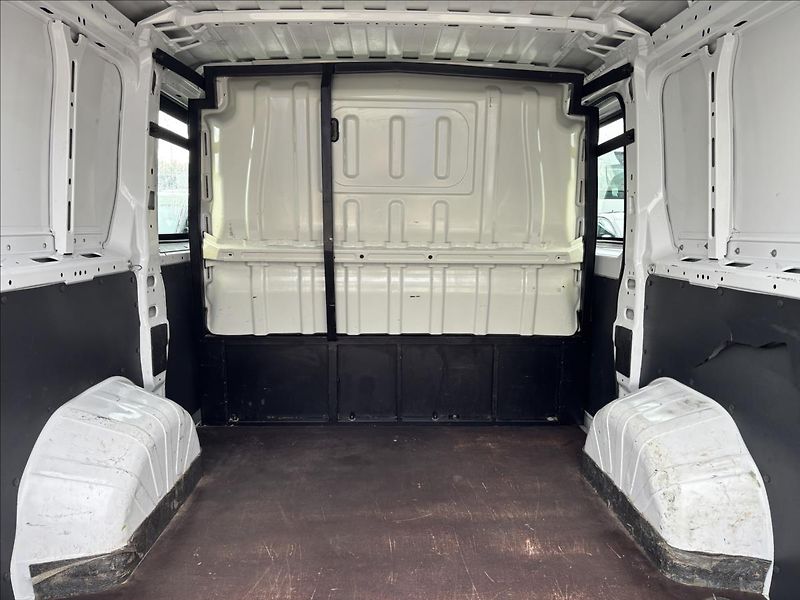 Peugeot Boxer 2,2 BluHDI 88kW L1 Active - fotka 11 z 31