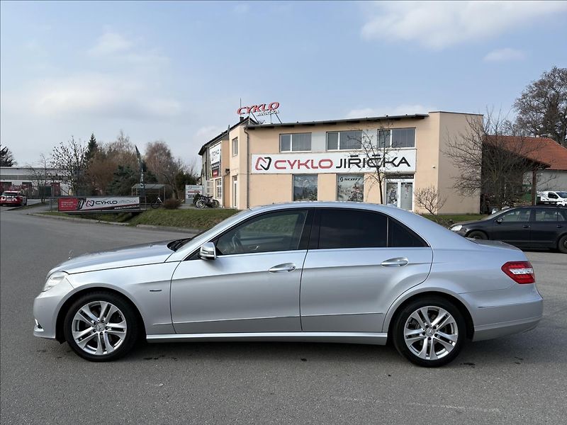 Mercedes-Benz Třídy E 2,2 250CDi AVG,Xenon,Šíbr,Kůže - fotka 37 z 39