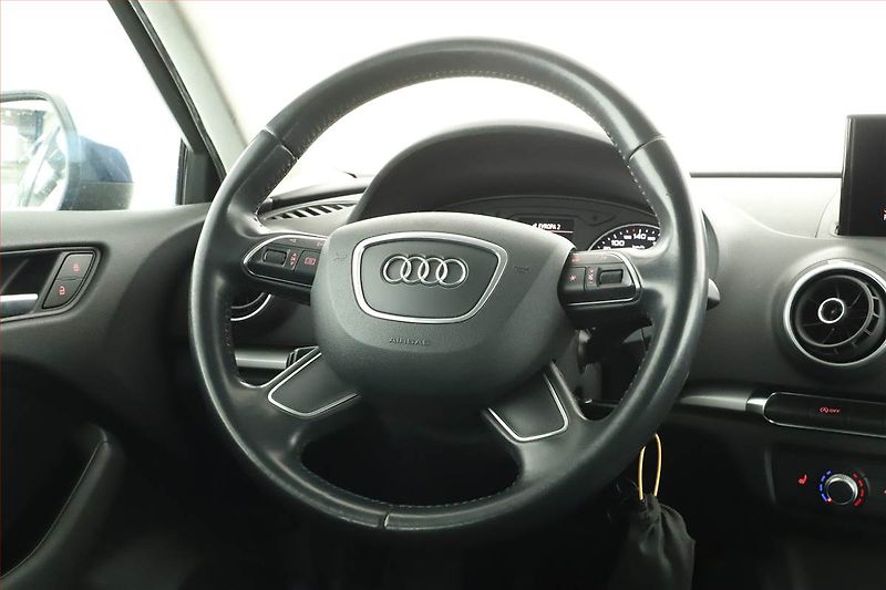 Audi A3 (2014) 1.6 TDI, Bi-Xenony, Tempomat - fotka 11 z 12