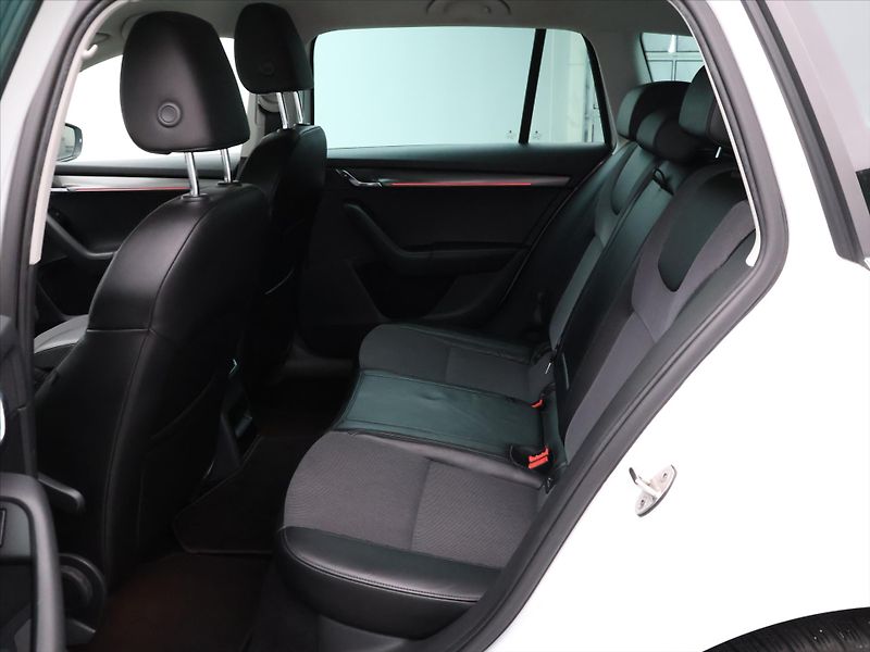 Škoda Octavia 1,5 TSI 96kW G-Tec DSG CZ DPH - fotka 14 z 32