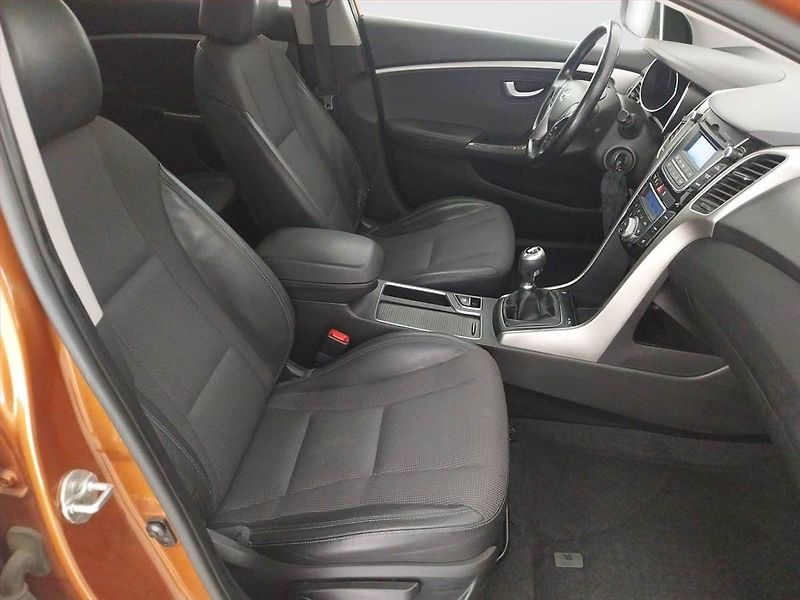 Hyundai i30 (2015) 1.6 CRDi, Tempomat - fotka 9 z 19