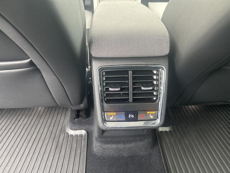 Škoda Enyaq 150kw, iV80 19ALU SOH 90% - fotka 47 z 51