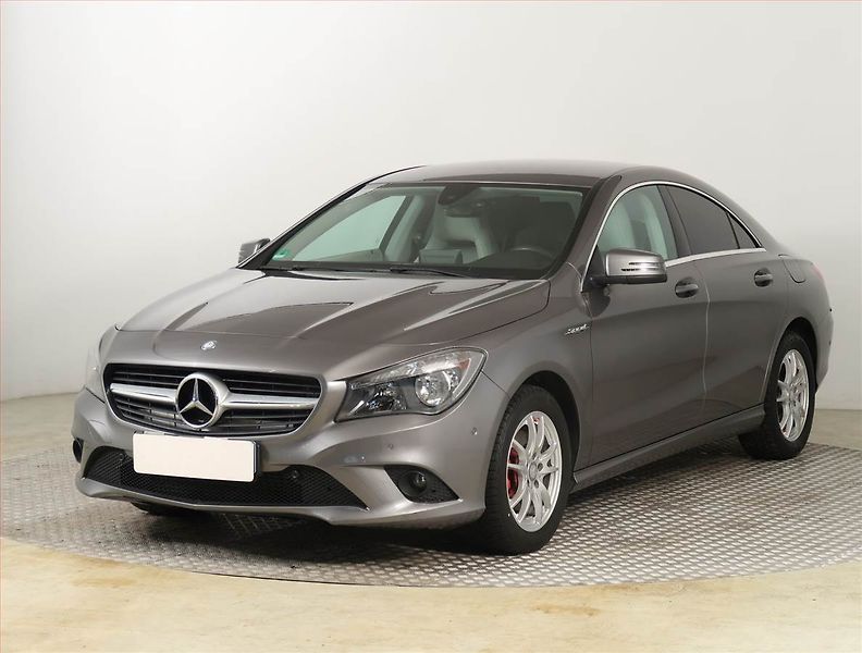 Mercedes-Benz CLA (2015) 180, Automat, Serv.kniha, Kůže - fotka 2 z 22