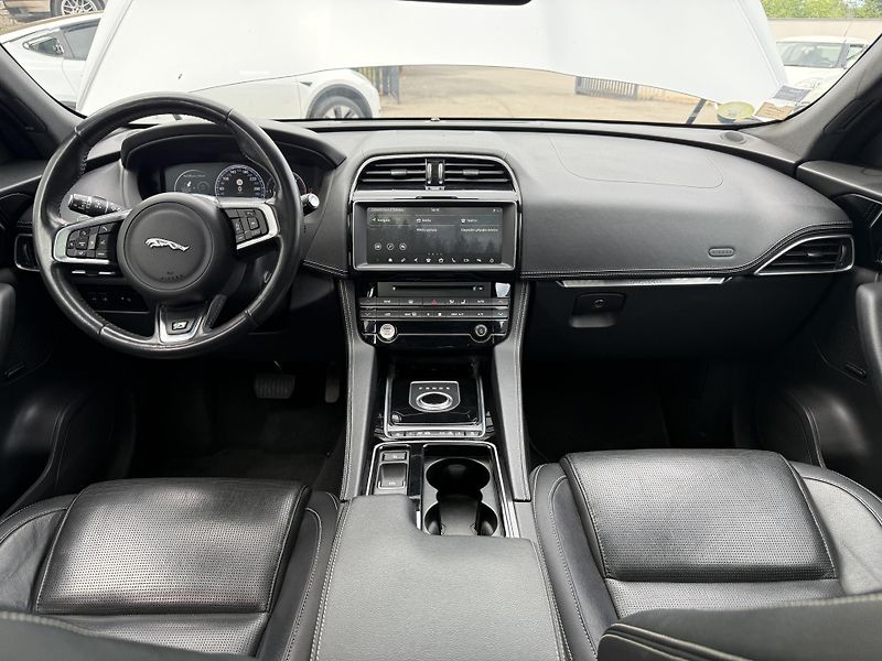 Jaguar F-Pace R-Sport 2.0D 177 kW - fotka 10 z 19