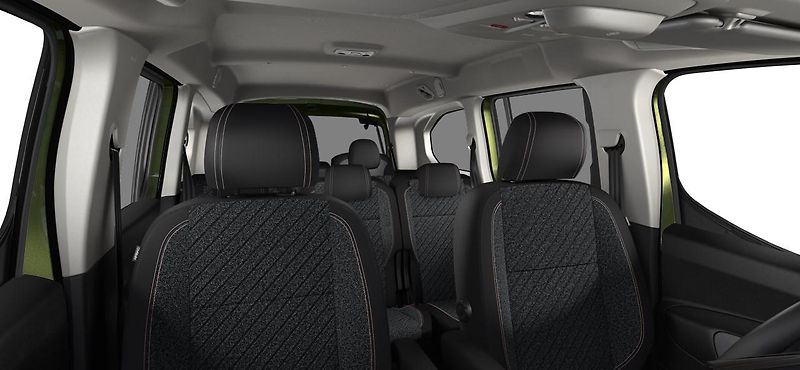 Peugeot Rifter (2026) LONG ALLURE DIESEL 130 MAN6 - fotka 8 z 9