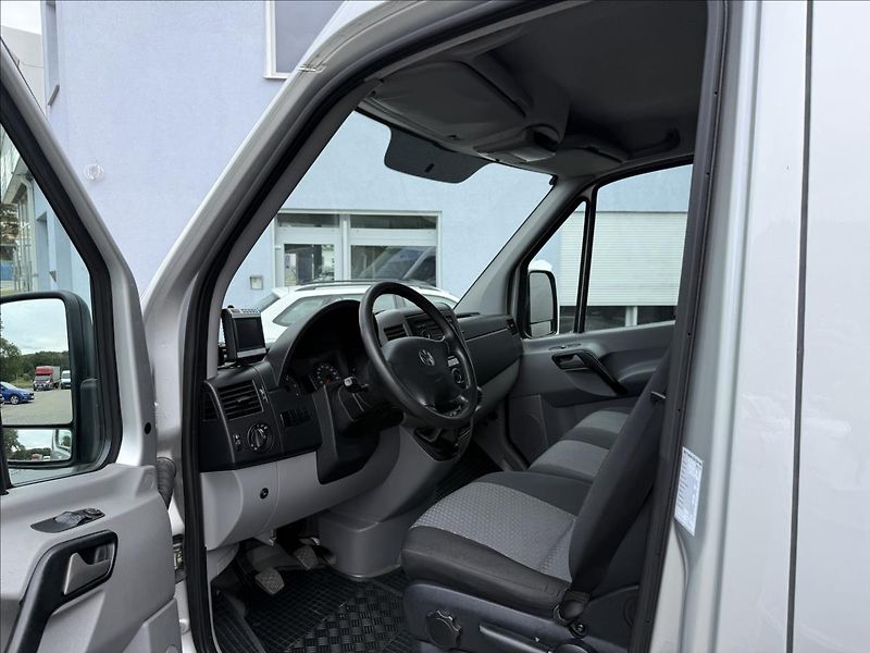 Volkswagen Crafter 2,0   105kW,PLOŠINA,1.MAJ,SERV - fotka 7 z 23