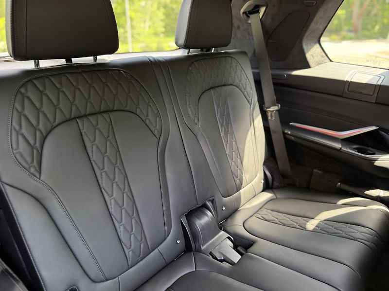 BMW X7 40d xDrive Msport PRO | max  - fotka 32 z 38