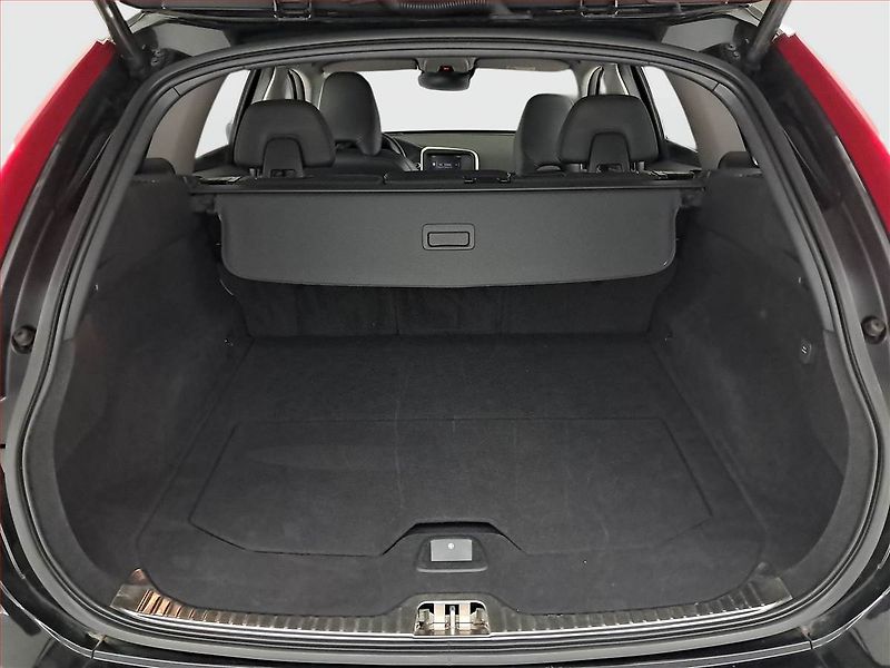 Volvo XC60 (2017) D4, 4X4, Automat, Serv.kniha - fotka 14 z 19