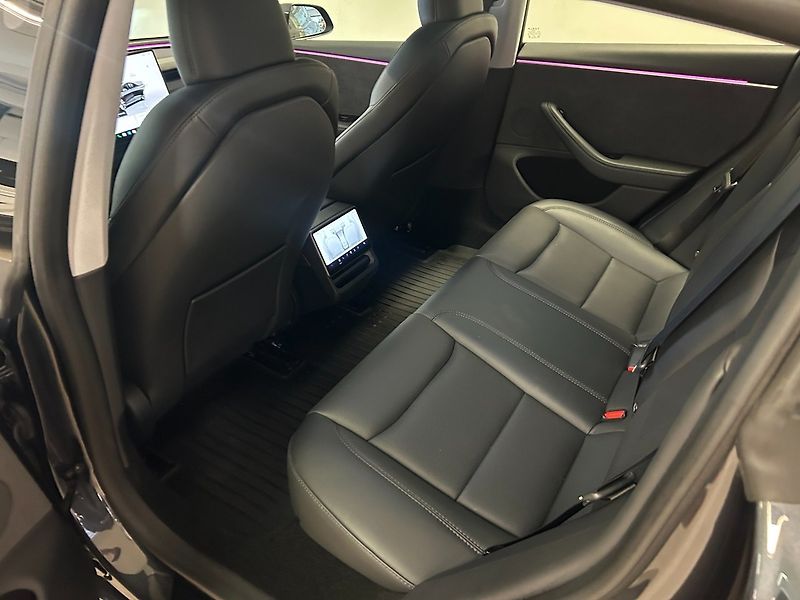Tesla Model 3 Long Range AWD Highland - fotka 14 z 24