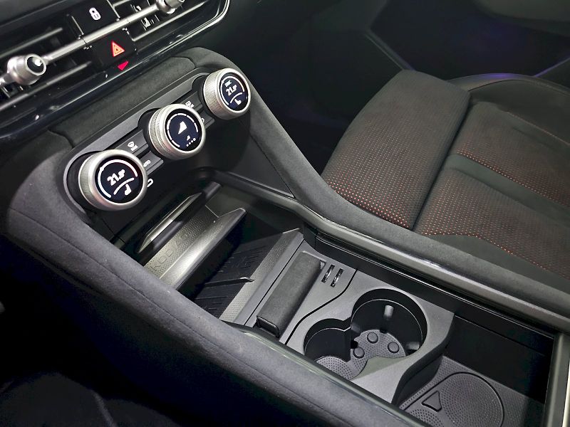 Škoda Kodiaq (2025) RS 2.0TSi 195Kw 4x4 WEBASTO TA - fotka 26 z 35