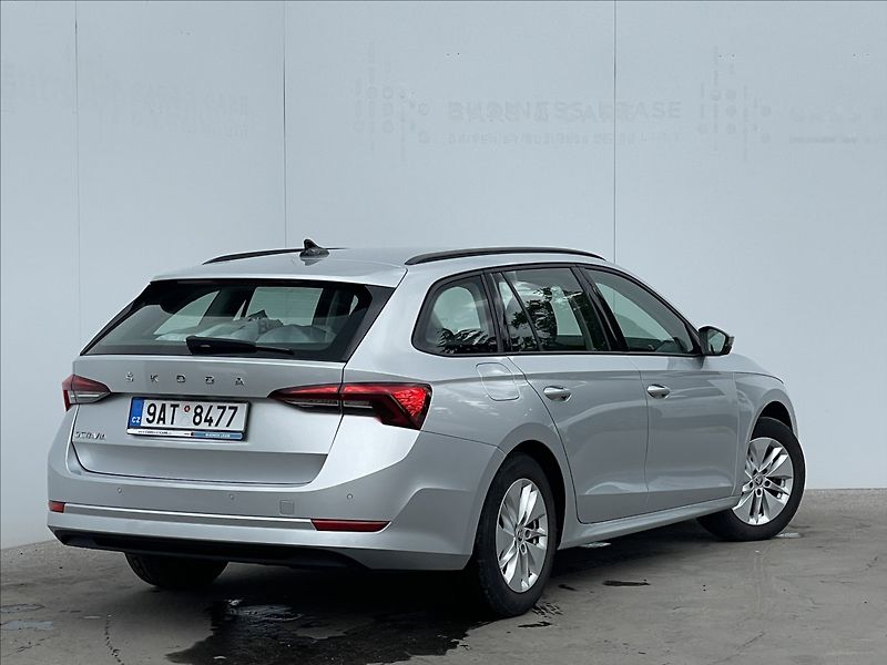 Škoda Octavia 2,0 TDI Combi Ambition Plus - fotka 3 z 23