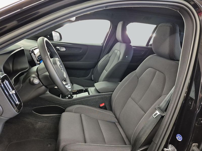 Volvo XC40 Recharge 69 kWh Ultimate - fotka 10 z 19