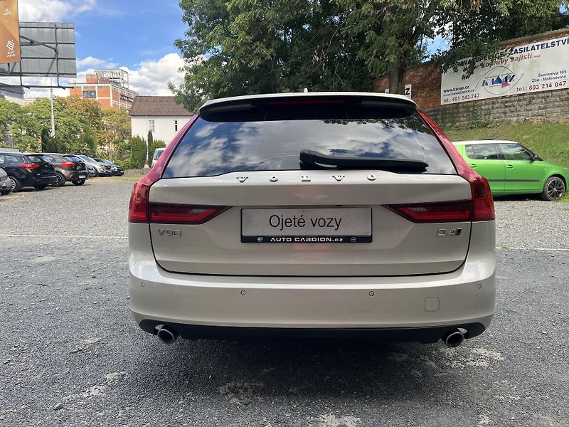 Volvo V90 (2019) 2,0 D4 140 Kw 4X4 AUT - fotka 6 z 20