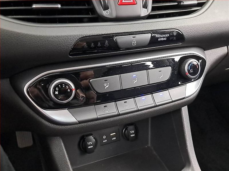 Hyundai i30 (2019) 1.6 CRDi, Tempomat - fotka 14 z 17