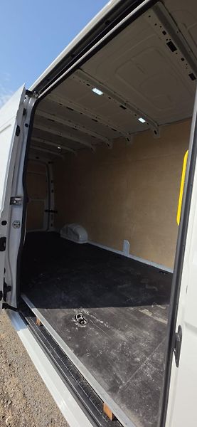 Volkswagen Crafter (2024) 103 kW, L4H3 záruka do 2029 - fotka 11 z 11
