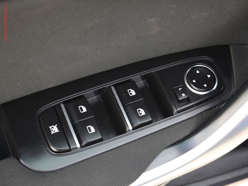 Kia Ceed (2019) 1.6 CRDi, ČR, AC, temp - fotka 16 z 17