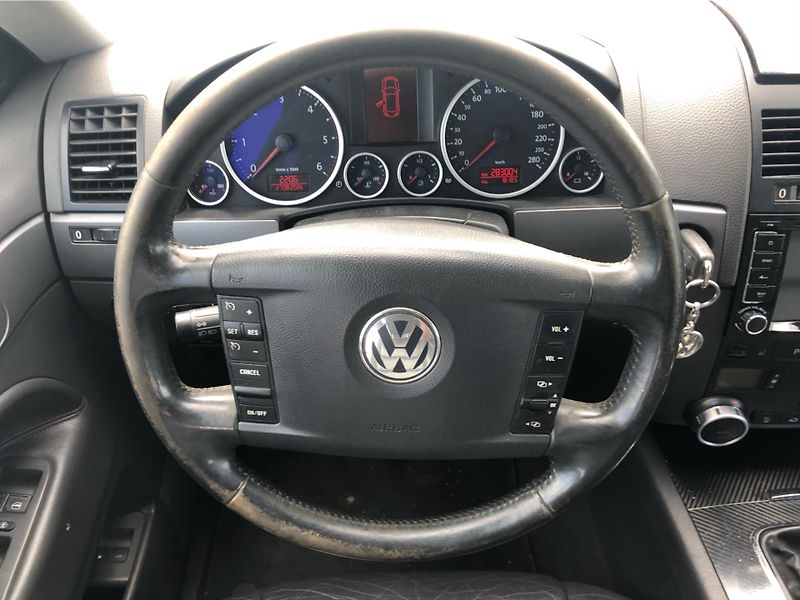 Volkswagen Touareg A 3,0 TDI - fotka 17 z 26
