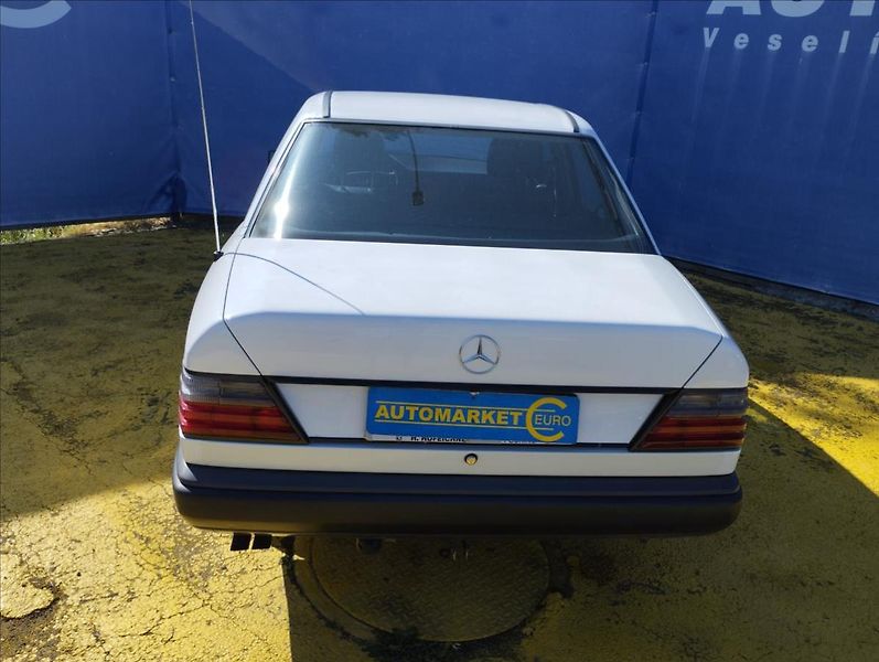 Mercedes-Benz 124 2,6 i 118 KW - fotka 5 z 16