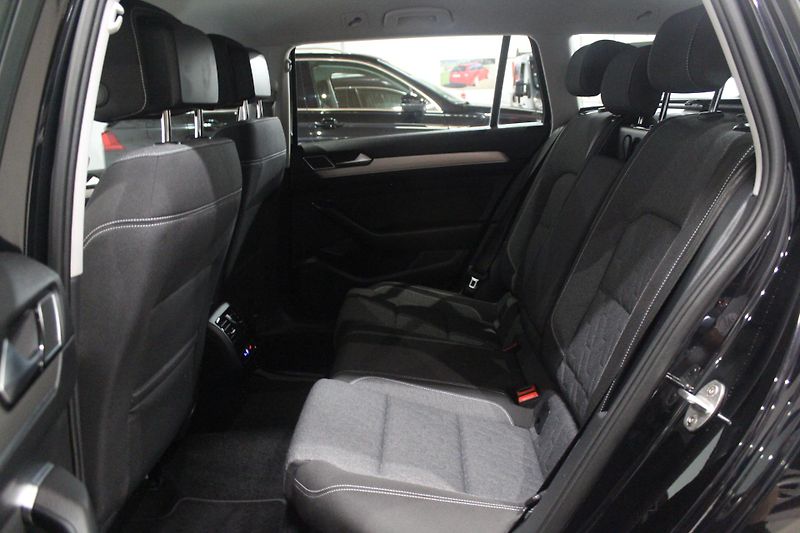 Volkswagen Passat Variant (2023) Manuál 110kW Matrix Tažné - fotka 16 z 29