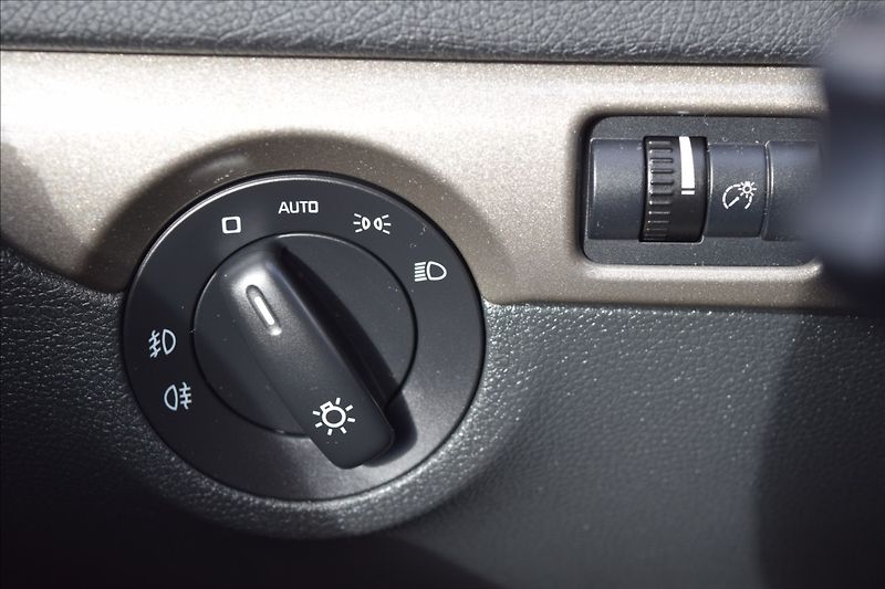 Škoda Yeti 2,0 TDI 110KW 4x4 TAŽNÉ XENONY - fotka 25 z 50