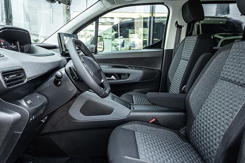 Peugeot Rifter (2026) 1,5 LONG GT 7 míst EAT8 130k - fotka 10 z 21