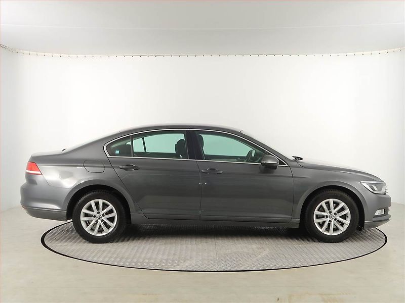 Volkswagen Passat (2016) Business 2.0 TDI, Automat - fotka 6 z 18