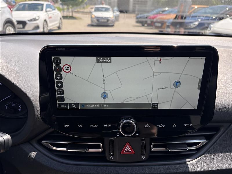 Hyundai i30 1,0   HB Smart AUTOMAT - fotka 17 z 17