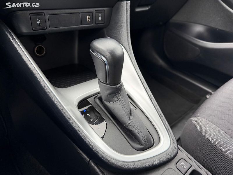 Toyota Yaris (2021) Hybrid / 1.5 VVT-i/ záruka - fotka 15 z 21