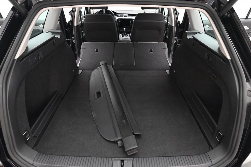 Volkswagen Passat 2,0 TDI 110kW DSG Business Zár - fotka 11 z 33