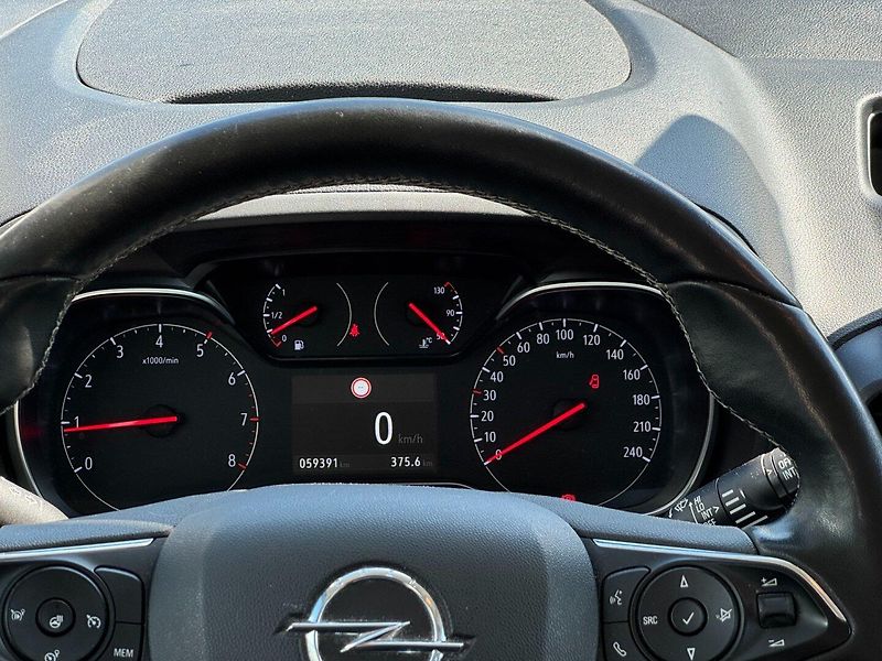 Opel Combo (2021) 1,2i 81 KW 7Míst L2 - fotka 16 z 30