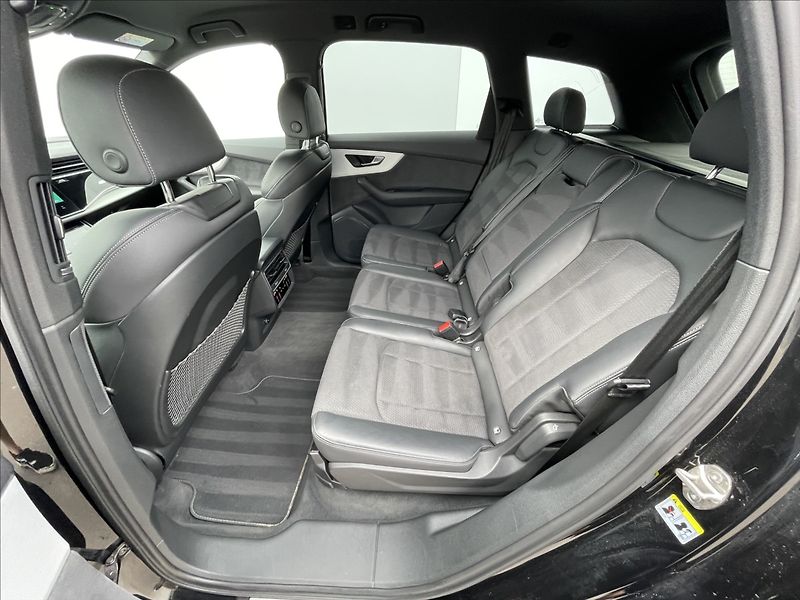 Audi Q7 3,0 50 TDI quattro S line - fotka 16 z 23